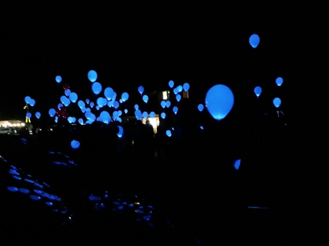 Balony LED na wesele niebieskie